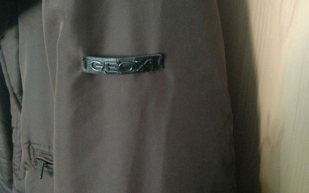 Яке GEOX RESPIRA размер 50. Водоустойчиво.