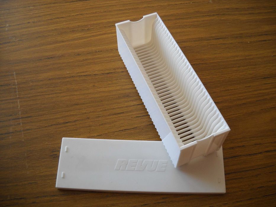 Продавам празни касети за диапозитиви (за диапроектор)