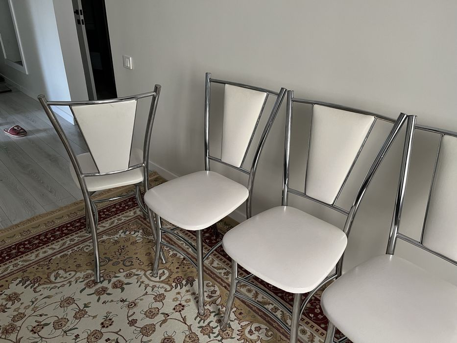 Стильные стулья - почти как новые!