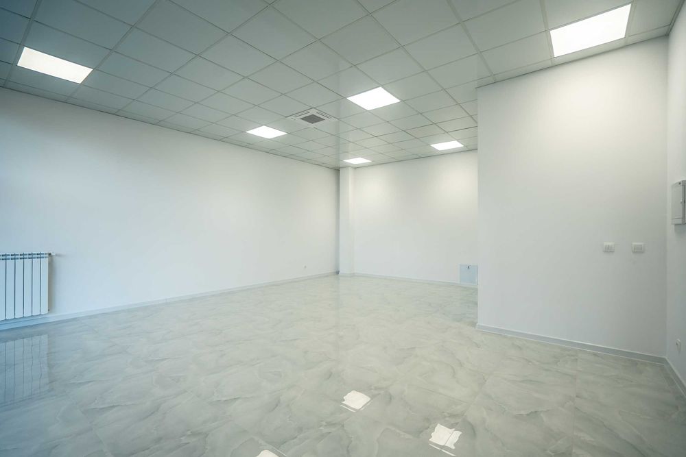 Магазин Дружба 2 на входа на МЕТРОТО- ЛУКС