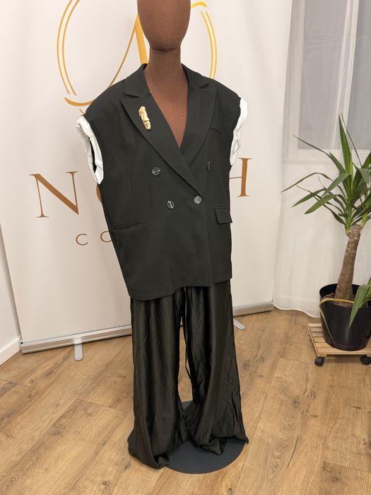 Vesta eleganta cu spatele decupat