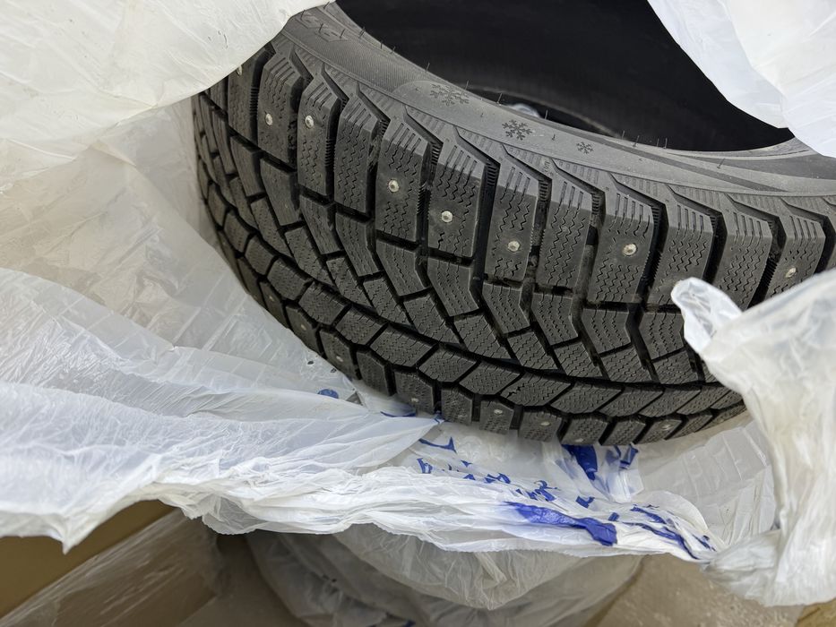 Продам шины шипованные R17