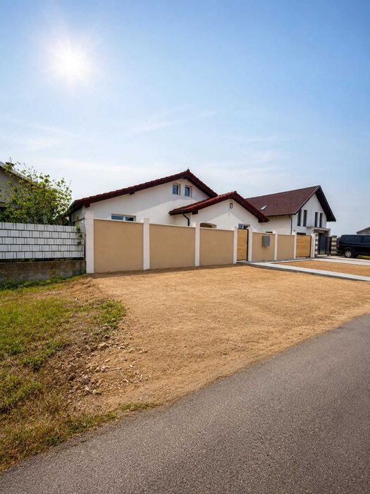 Casă individuală 3 camere, garaj, 710mp teren