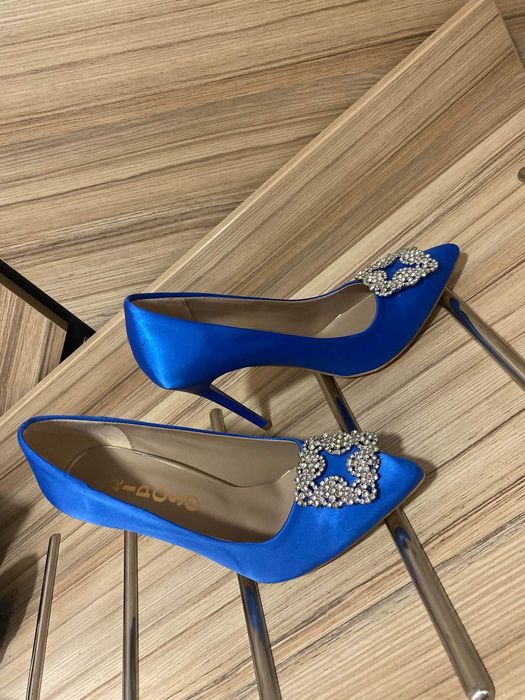 Продадени Елегантни сатенени токчета 37 номер