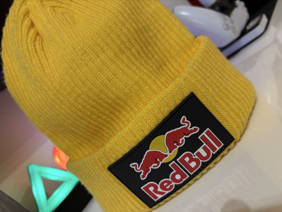 Зимна шапка на Red Bull freeride teams