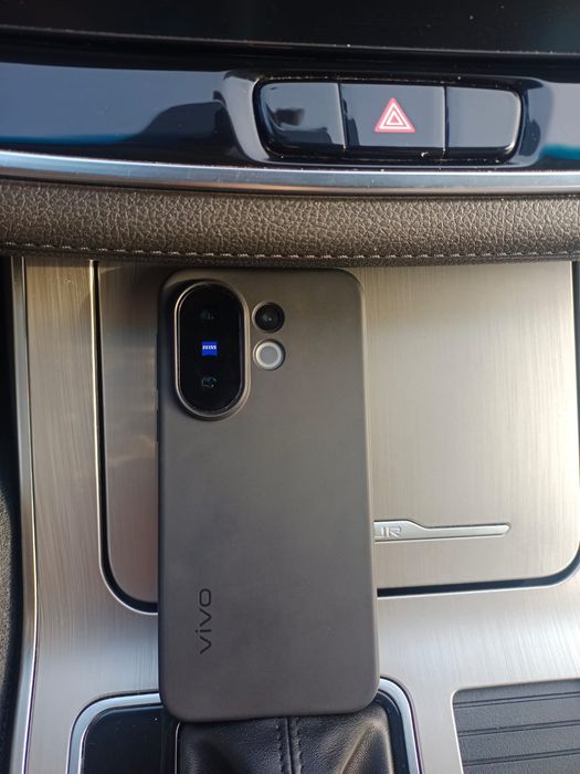 Продается почти новый vivo x 200 fe(12/512)