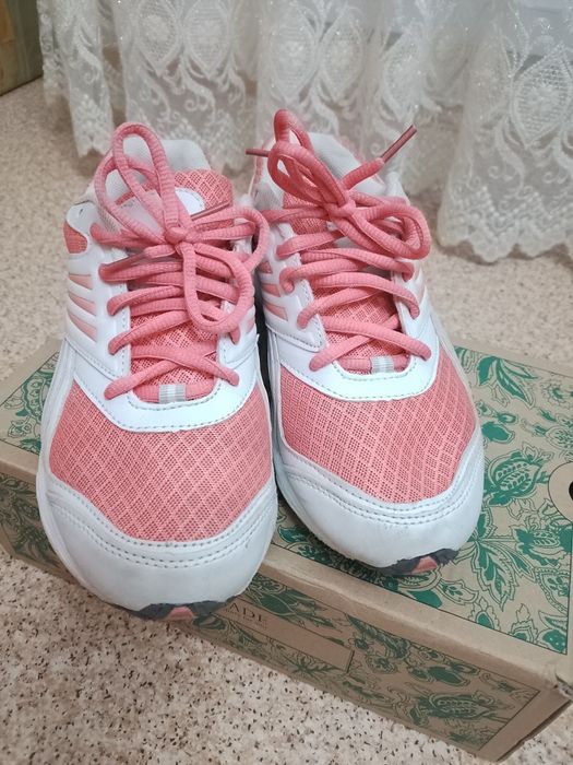 Кроссовки женские