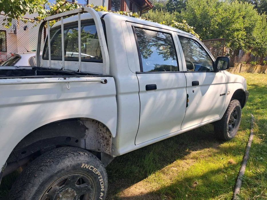 Mitsubishi L200 2.5 TDI - десен волан