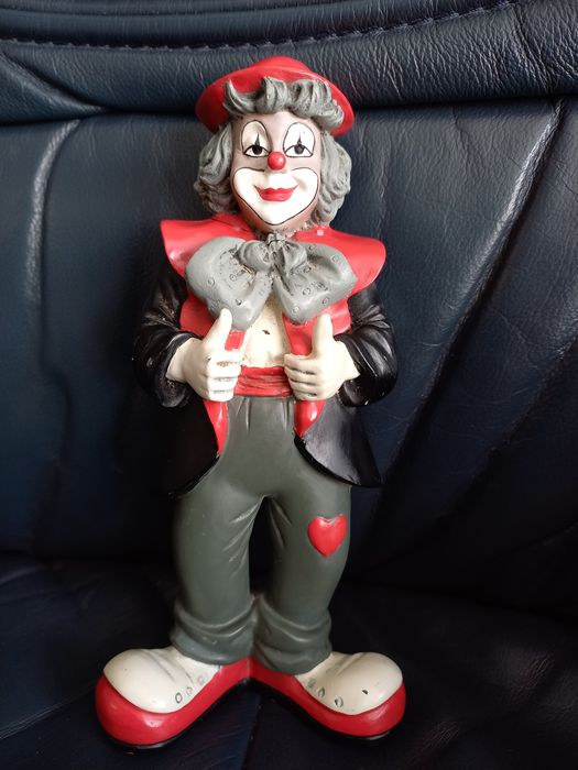 Клоун на Gildee .