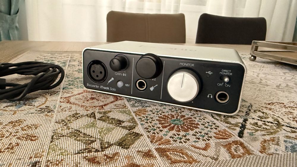 Interfata Audio Focusrite iTrack Solo Placa de Sunet Externa USB Microfon si Chitara + placa de sunet PC