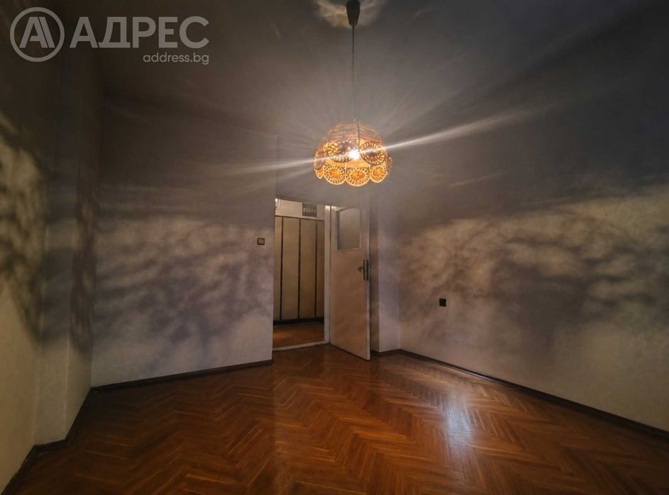 Четиристаен апартамент, Широк Център, 123 кв.м., ет. 2/4, тухла, без подобрения
