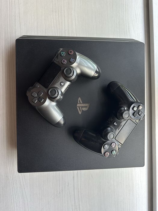 Продавам PlayStation 4 pro 1 TB