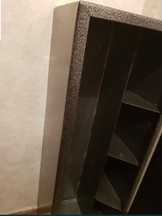 Продаётся металлический  сейф