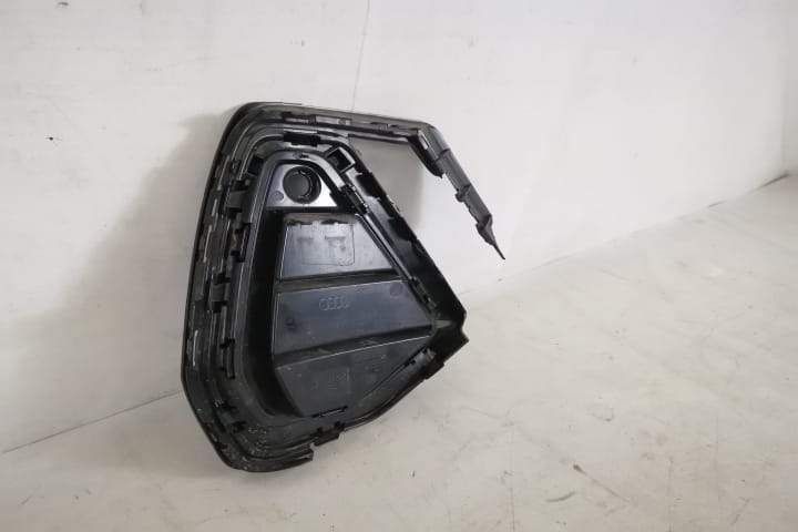 Оригинална странична решетка за фар с датчик в добро състояние С линия