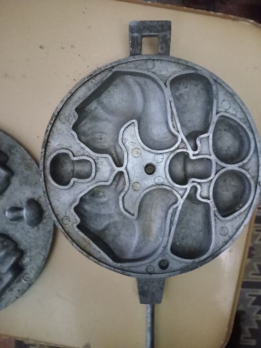 Продам доску для рыбы,  орешницу и блюдо