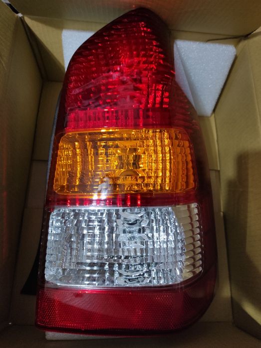 Фонарь задний правый левый Мазда Трибут