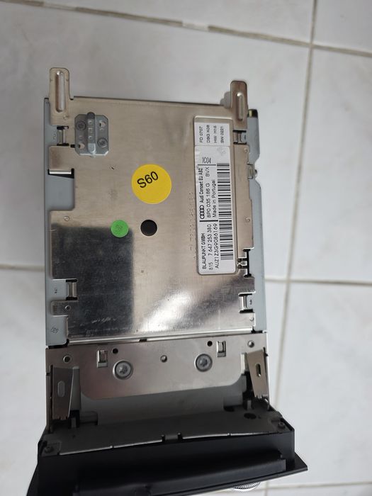 Оригинално радио Audi Concert 2DIN 8P0035186G (Audi A3)