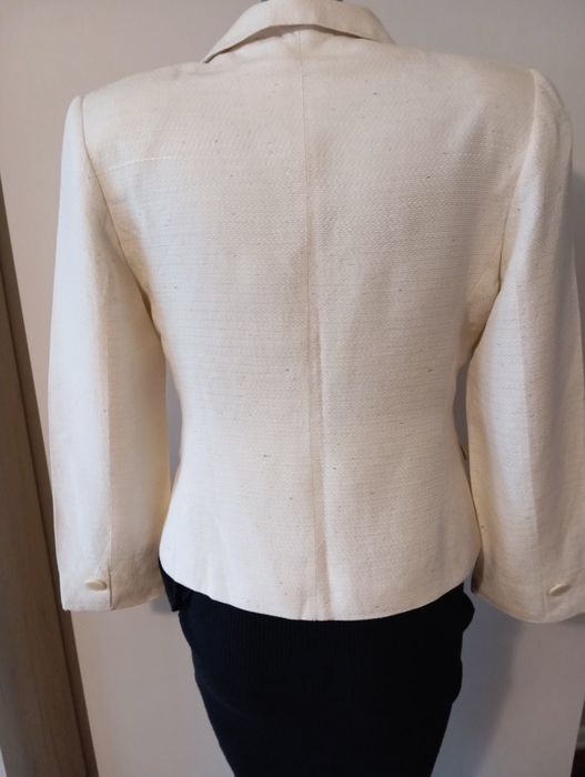 Бяло сако и рокля трико