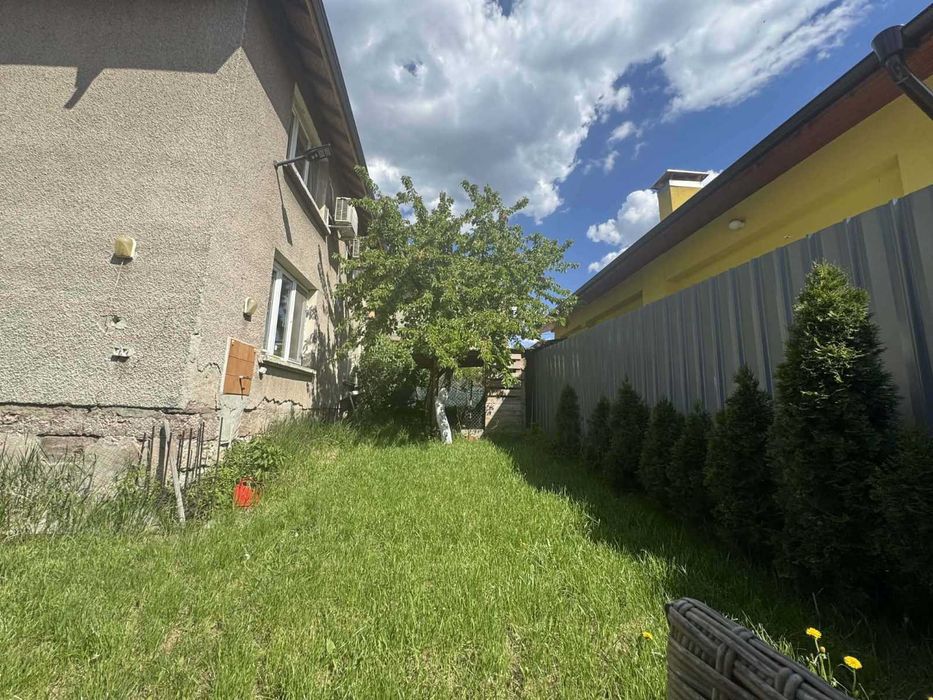 Продава къща гр Перник кв Ралица