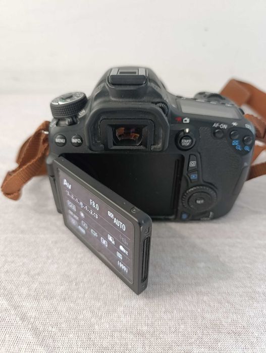 Фотоапарат Canon EOS 70D + обективи Sigma 17-50mm f/2.8 & Sigma 150mm f/2.8 Macro