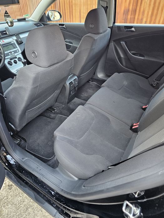 Vând Volkswagen Pasat