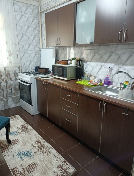 Apartament 3 camere decomandat  etaj 4/8,  2 grupuri sanitare  loc parcare Str Slt Popa Rahova persoană fizică