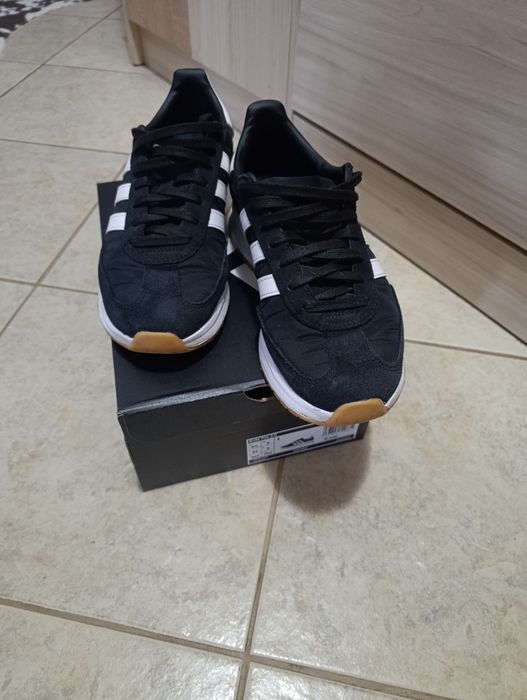 Маратонки  adidas