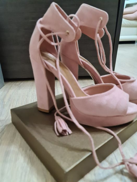 Продаю босоножки