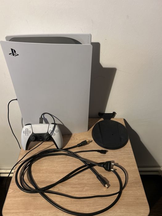 Vând PS5 2022, 825GB, Digital Edition