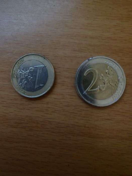 Две редки монети .С номинал от едно евро и две евро