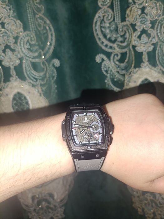 Срочно Часы почти новые