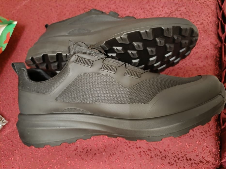 Продам кроссовки