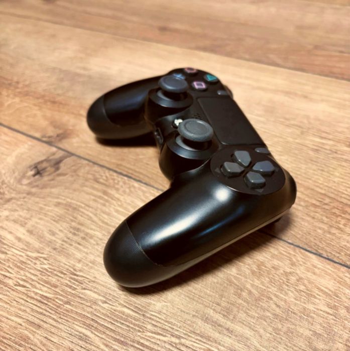 playstation 4 slim 512 GB + maneta si jocuri