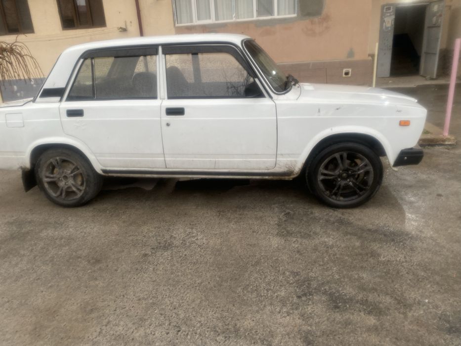 vaz 2107 sotiladi. 1.200$