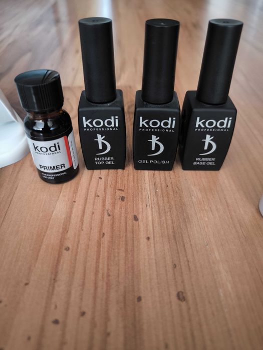 Лампа за гел лак+базови продукти за маникюр