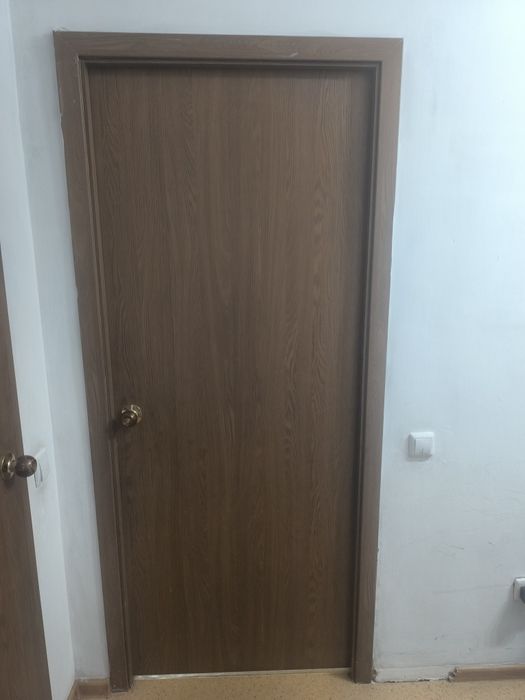 Продам межкомнатный дверь