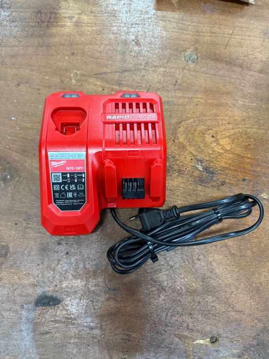 Încărcător MILWAUKEE 12-18v M12-18FC