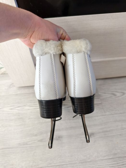 Продам коньки 33 размер