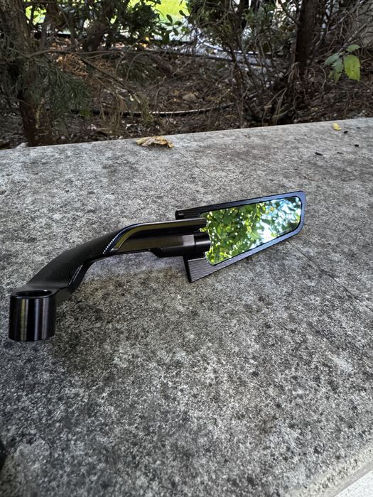 Продавам оригинални огледала за нейкед байк Rizoma Stealth