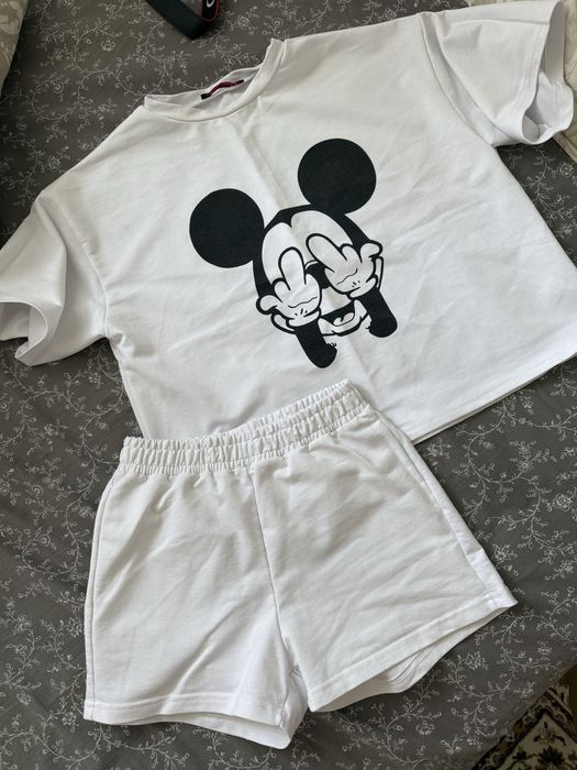 Костюмы и пижама 42-44р