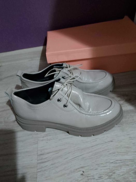 Дамски модерни обувки