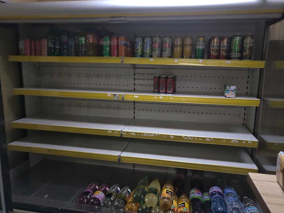 Разпродажба на хладилни витрини ,фризери,стелажи,ел.везни,касов апарат