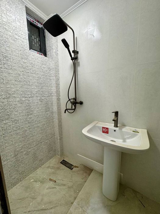 Срочно продаётся Танхаус 2ком студия М.улугбек район Максим горький