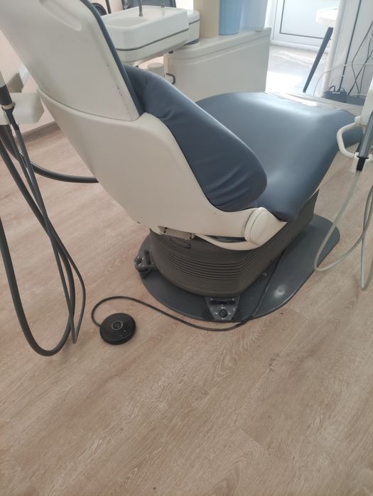 Продавам стоматологични машини