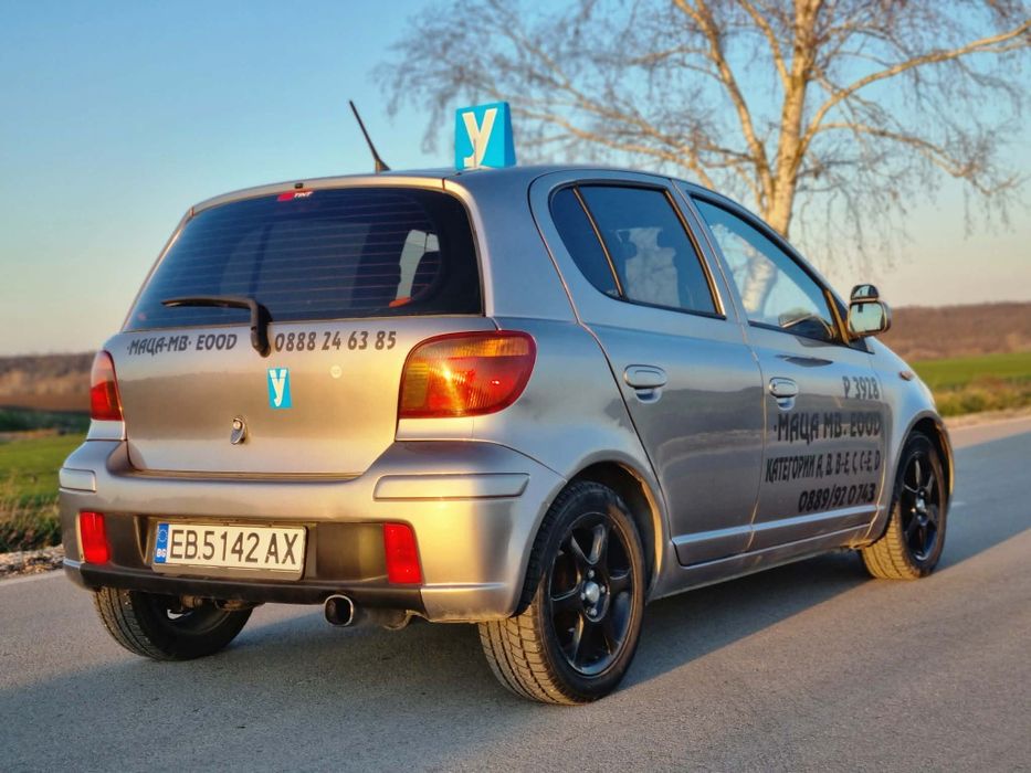 Продавам учебен автомобил Тойота Ярис 2003г- 105 к.с