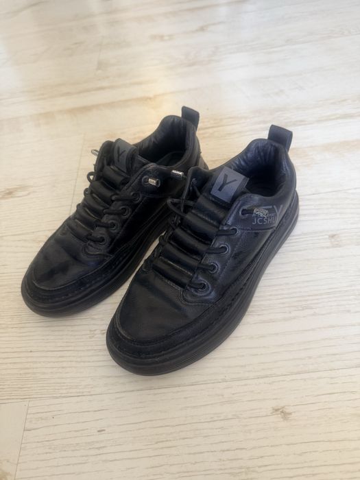 Обувь на мальчика. Бесплатно.