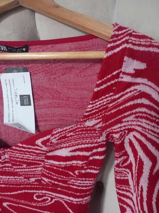 Rochie scurta tricotata roșie măsură S cu maneca lunga Zara noua