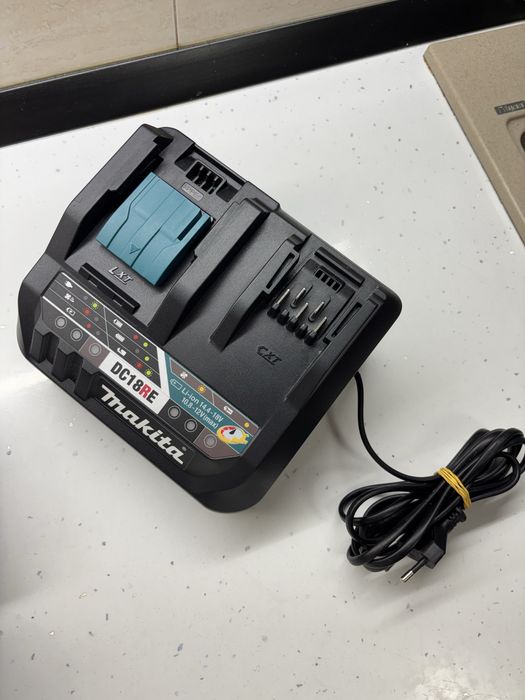 Incarcator makita 18v si 12v +baterii