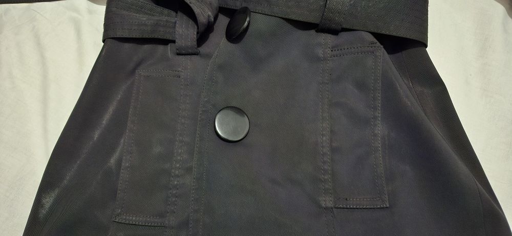 Trenci lung, negru, prevazut cu cordon