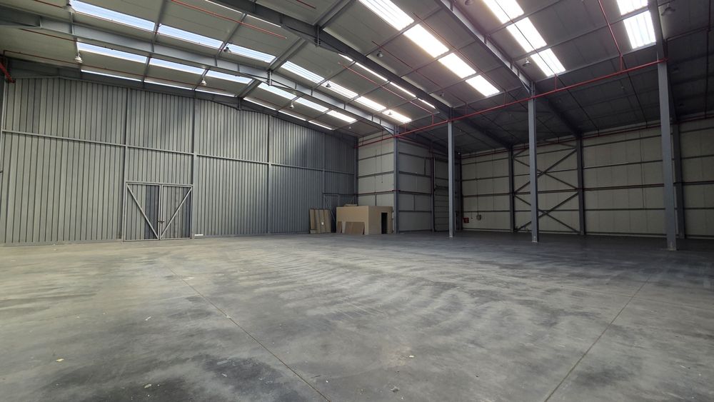 Давам под наем склад 1000кв.м.